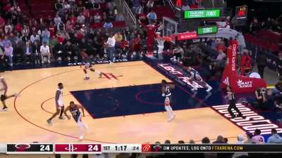 [Highlight] Herro knocks down the heat check three. He’s got 22 points at the beginning of the second quarter