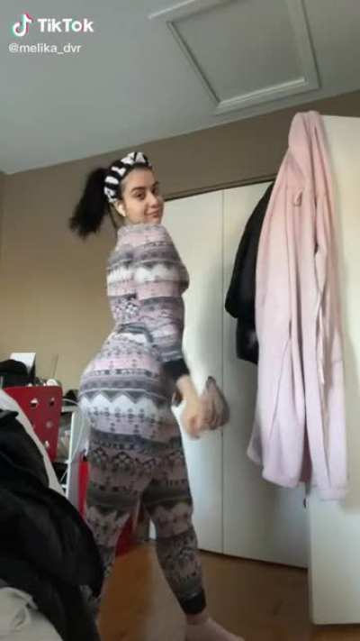 Would you smash her or pass?