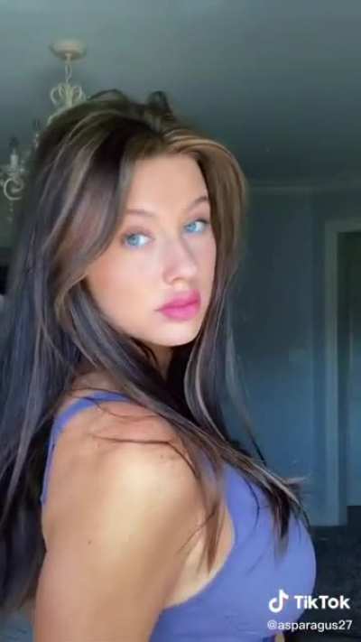 gorgeous blue eye brunette....