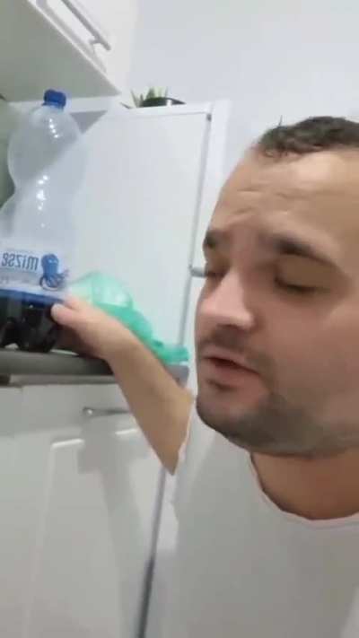 Aveți grijă la licoarea radioactivă a lui Lenghel!
