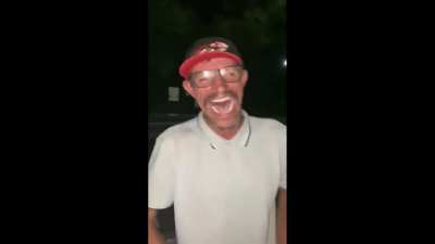 " Se eu sou pobre e j&aacute; sou feliz, dera se eu fosse rico j&aacute; tava morto j&aacute; Aaaaaaa... Rrkkk..aaaa..Rkksh.. aaaaa.. n&atilde;o ri 👉.. Uhahahahaha...Rskkk... aaaahaha. " s&aacute;bias palavras.