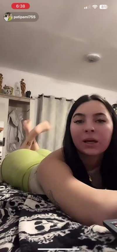 Latina baddie with a phatty showing soft soles.