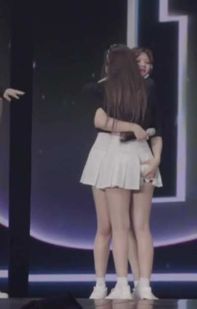 TWICE - Jeongyeon &amp;amp; Nayeon