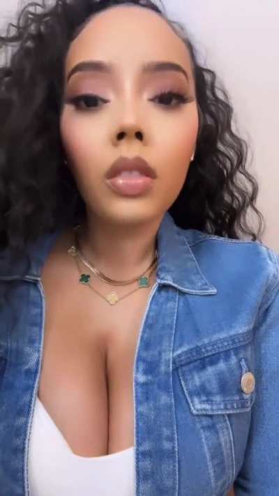 She so damn sexy. 