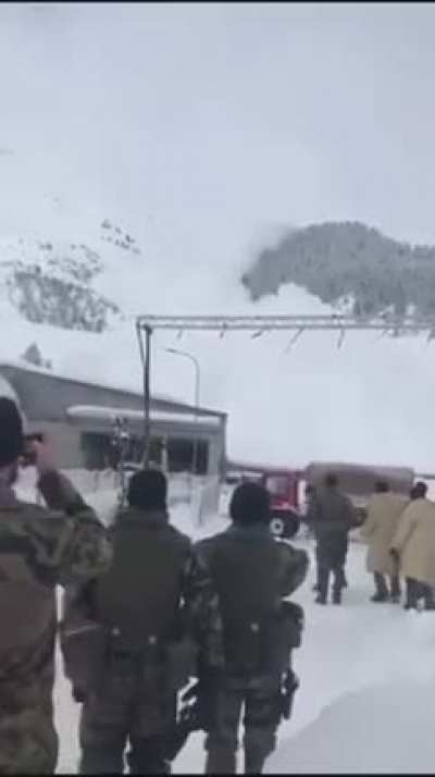 Swiss army surprised by an avalanche