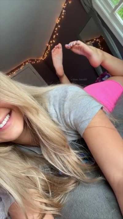 I love knowing you can&rsquo;t help but stare at my soles😉