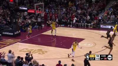 [Highlight] Every single Cavaliers player is open on the fast break as they all blaze up the floor