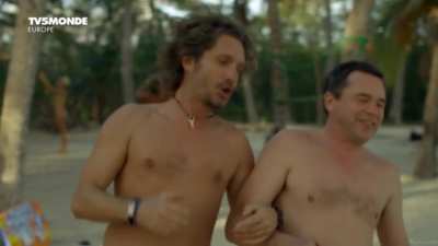 Guillaume de Tonqu&eacute;dec &amp;amp; others - Fais pas ci, fais pas &ccedil;a S07E02 (FR2014) (2/2) - Renaud gets used to naturism in Guadeloupe