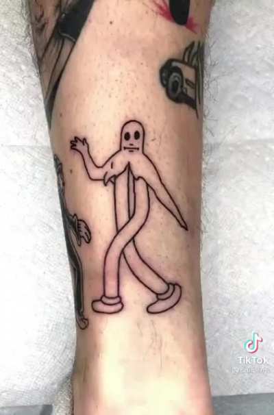 Artist makes 76 tattoos to recreate a scene from Betty Boop Snow White