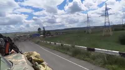 Ukrainian armored column responds to harassing fire while moving through checkpoints near Sloviansk - 6/28/2014