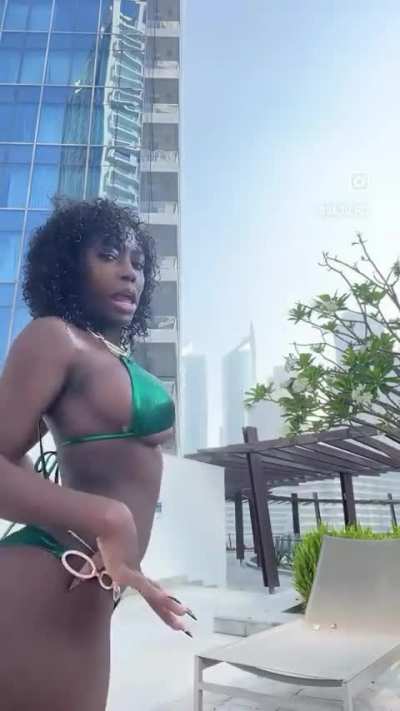 Her ass tho
