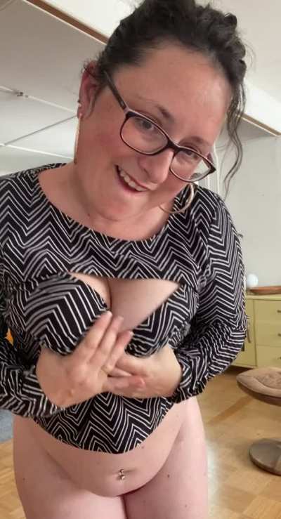If you like 40 year old teacher with fat butts I&rsquo;m your fucking dreamgirl