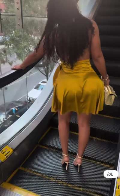(She posted this with no sound before yall ask) Kitty got so much ass it started swallowing the dress at the end🥴💦💦💦
