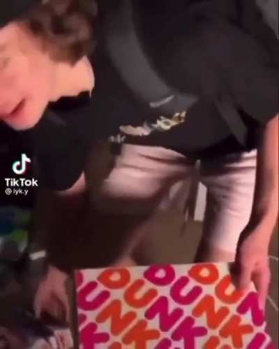 🗑️🏀 &amp;gt;&mdash;&mdash;🍩