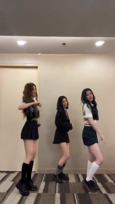 ITZY - Yeji, Ryujin &amp;amp; Chaeryeong