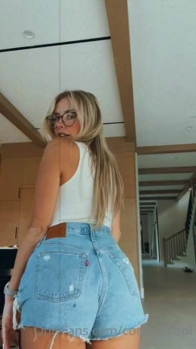 C0rrina k0pf Her perfect body new content - F0ld3r B3l0w