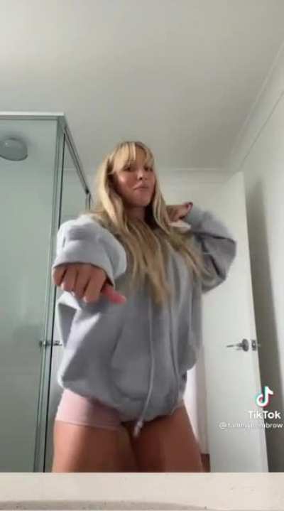 Not often she throws her ass like that 😍