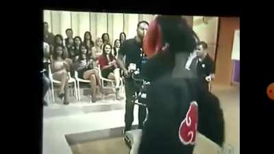 OQUE QUE O TOBI TA FAZENDO NO CASOS DE FAM&Iacute;LIA?BRIGOU COM O DEIDARA NE