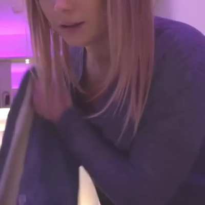Ein bisschen down blouse von Julia Beautx&hellip; die Quelle ist leider mit dem Rad weg also keine Ahnung welches Video, Sorry