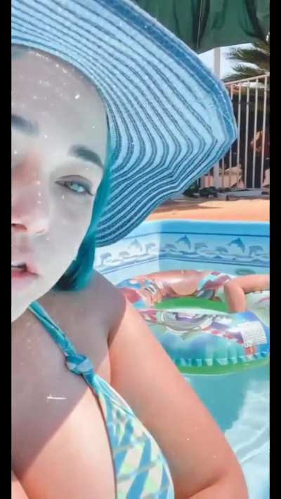 Olha esses peitos 🤤. Laura &eacute; muito gostosa pqp