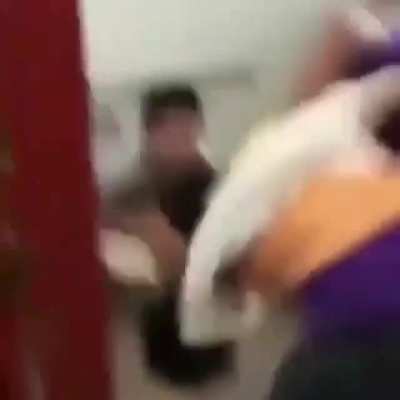 Pobre el inodoro cagado