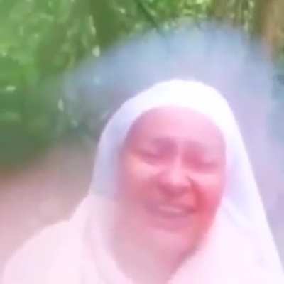 Crente confunde gota d'&aacute;gua na lente da c&acirc;mera com um ANJO (orou Xerebecanto em l&iacute;nguas!)