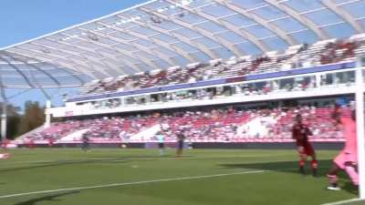 Irvin Cardona spectacular mid-air volley during french Ligue 1