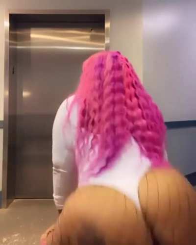 Heygh<wbr>ettob<wbr>arbie twerk 😍🍑🍑💗