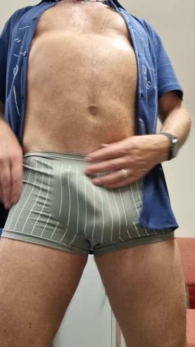 [50] M4F - Nein, nein, nein, meine Kleine. Wenn du willst, dass daddy weiter macht, musst du mir schon zeigen, dass du mein braves Girly bist. DMs open