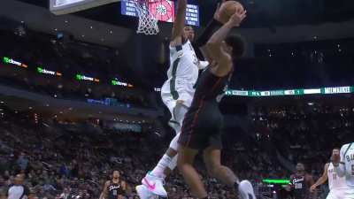 [Highlight] Giannis completely obliterates Killian's Haye's layup attempt in transition!