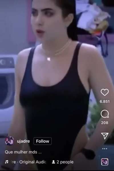 Ela é um tesão do crlh pqp