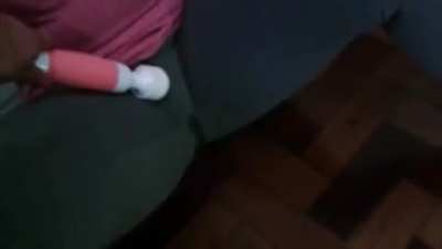 Getting her to squirt in her gray leggings