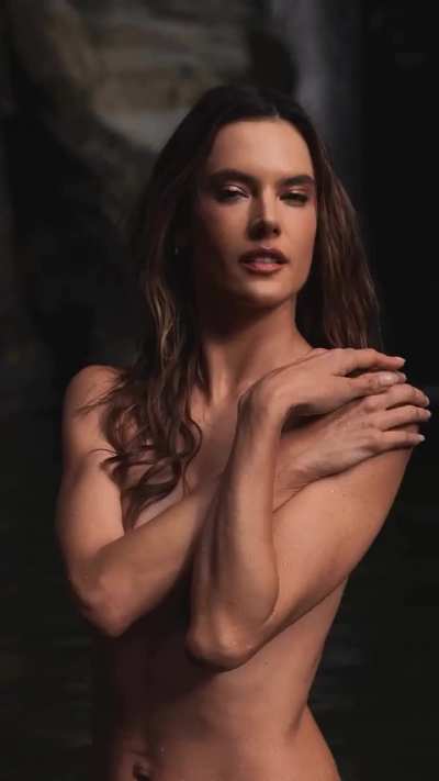 Alessandra Ambr&oacute;sio 