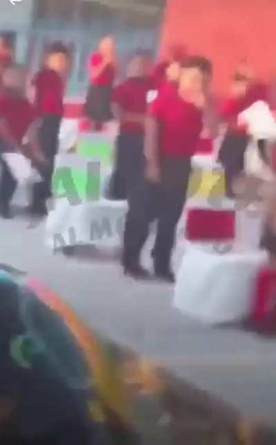 Se escapa audio comprometedor a Maestra en Graduaci&Atilde;&sup3;n frente a los padres de familia y alumnos de colegio en Piedras Negras. 
La maestra tenia conectado su celular a la bocina de la escuela.