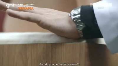 Bruna Alvin showing her tremendous body to the doctor in brazilian tv show Beleza S/A (2013)