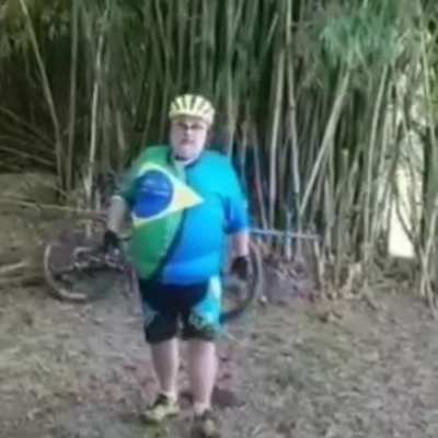 Um passinho pra tr&aacute;s