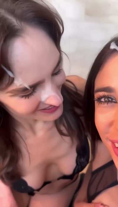 Perfect time for a kiss 