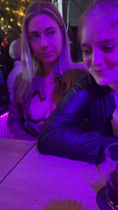upps nipslip in the bar