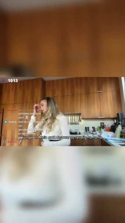 Elena Kamperi &ouml;ffentlich ins Gesicht gespritzt