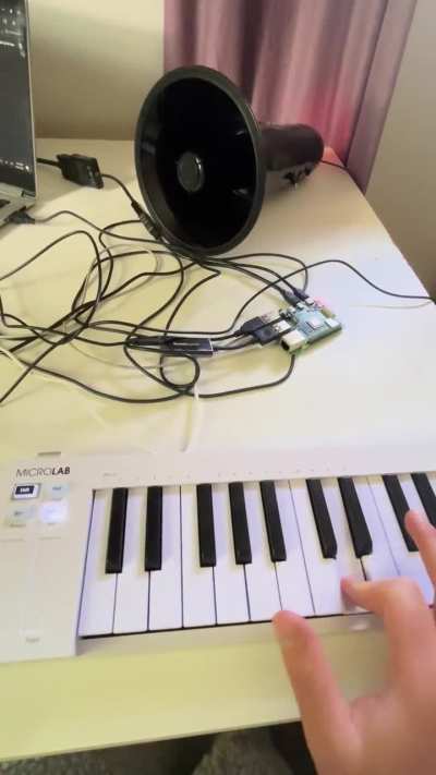 I built a working &ldquo;car piano horn&rdquo; but need help cleaning up the audio
