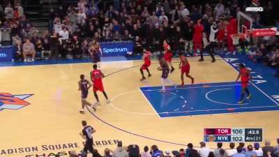[Highlight] Down 4 with less than a minute to go, Julius Randle AIRBALLS a wide-open point blank Layup...
