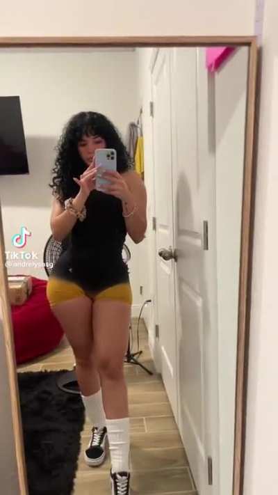Wait until she turns around… 🍑 @andrelysnsg