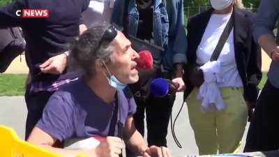 Un riverain de Stalingrad demande &agrave; Val&eacute;rie P&eacute;cresse de revoir la strat&eacute;gie de gestion des toxicomanes en privil&eacute;giant l&rsquo;accompagnement : &laquo;Il ne faut pas avoir peur de se mettre les &eacute;lecteurs &agrave; dos. Un peu de courage !&raquo;