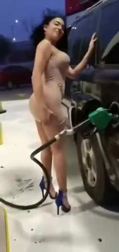 [Reddit] feed this horny bud