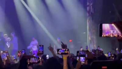 Isaiah Rashad ended his Houston show with &ldquo;Not Like Us&rdquo; and listen to that crowd 🔥🔥😮&zwj;💨