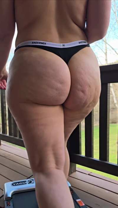 Deep cheeks