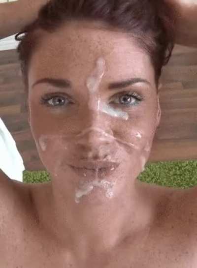 Those freckles!