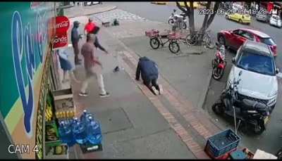 Guy trips and falls but man starts attacking him thinking he was trying to rob him.