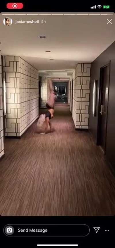 👀
