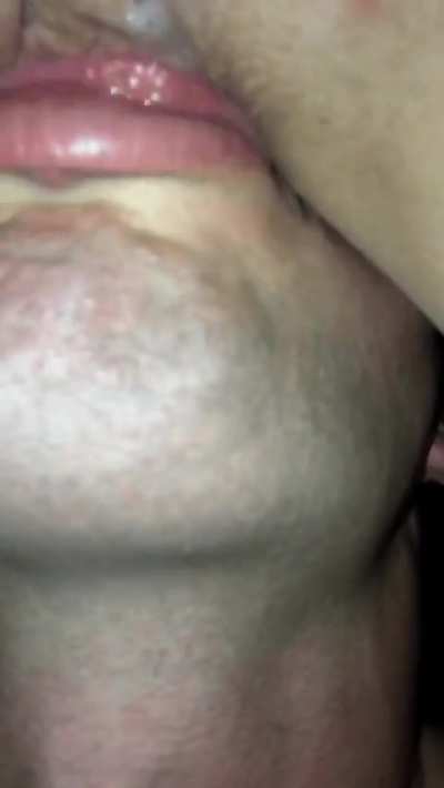 Cleaning up wife&rsquo;s pussy after she&rsquo;s been filled